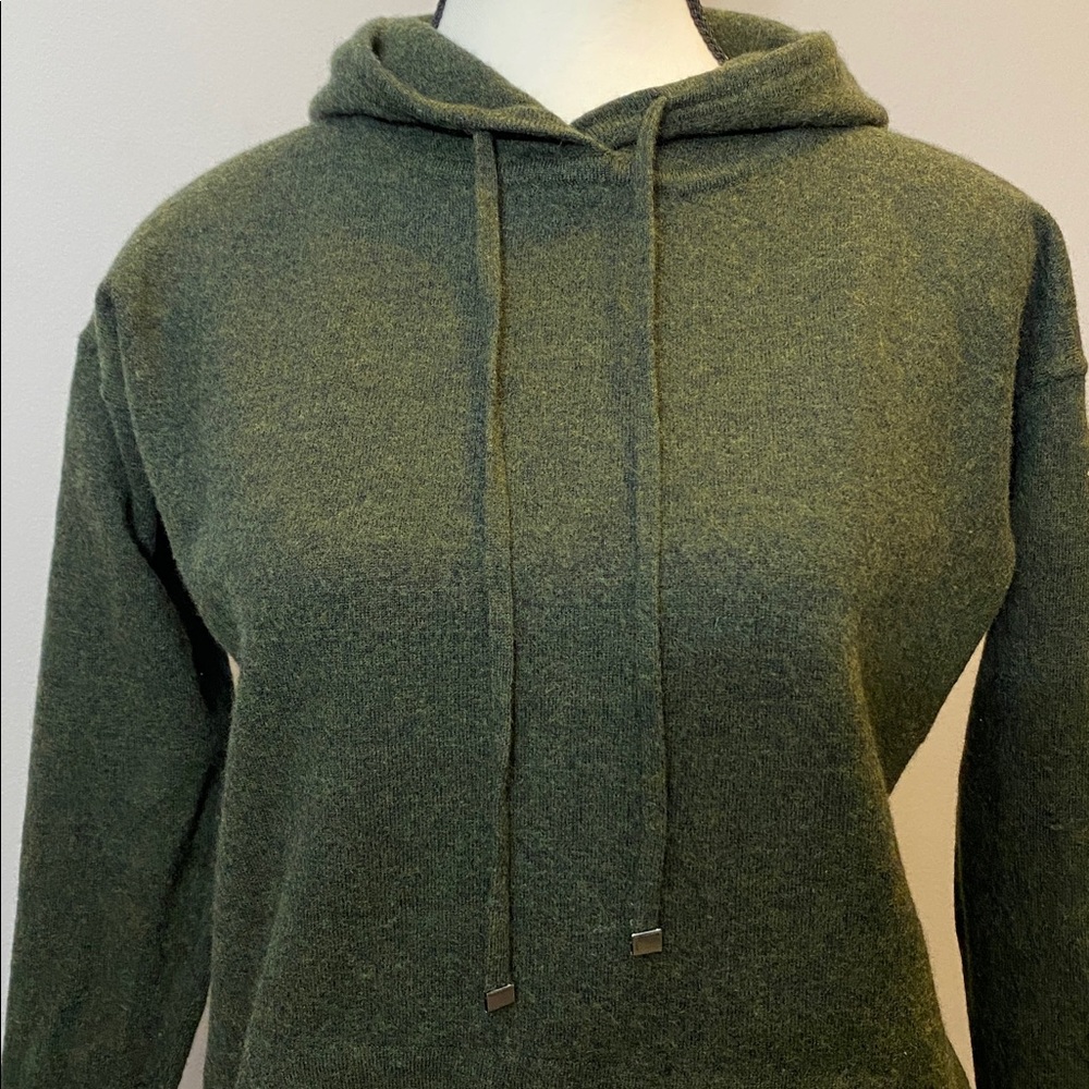 Nicole Miller 100% merino wool Olive Green Hoodie Sweater best fits size small